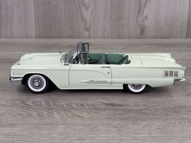 1960 Ford Thunderbird Convertible, Adriatic Green, 1/24, Certificate of Title, Limited Edition Serial #385, Danbury Mint