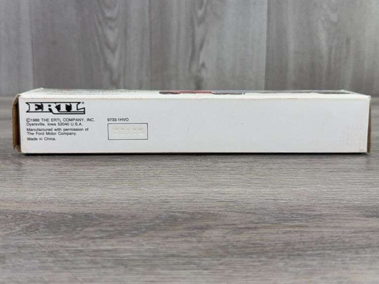 Ford LTL-9000 Amoco The Lead Free Three Tractor Tanker, 1/64, Ertl