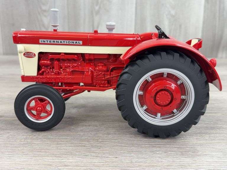 International 660 WF Diesel, 1/16, 1999 NFTS, Toy Farmer