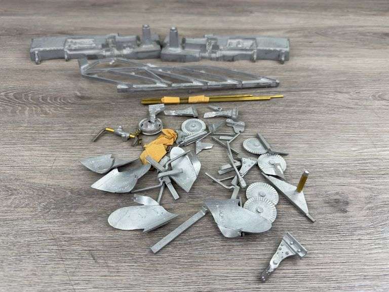 John Deere Project Parts-1/16, Tractor, Coulters, Rims, Plow