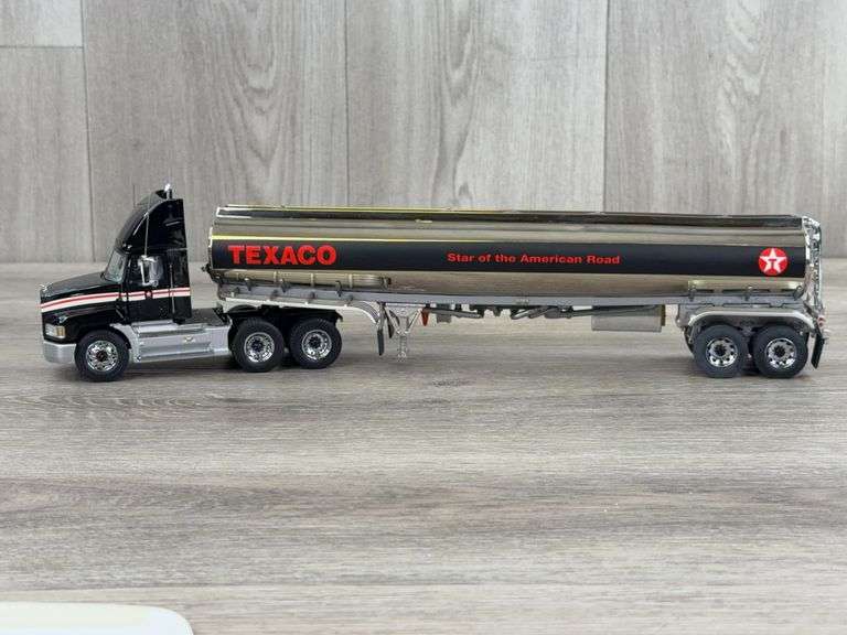 Mack CH 613 Ultimate Texaco Tanker,  1/43, Franklin Mint Precision Models, Certificate Of Authenticity