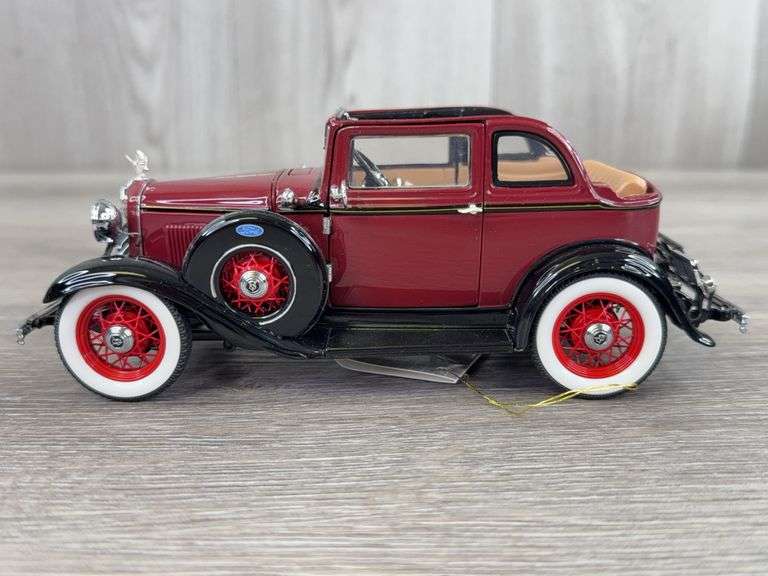 1932 Ford V8 Convertible Sedan, Bonnie & Clyde Edition, 1/24, Maroon/Black, Franklin Mint Precision Models, Collector Portfolio, Paperwork & Accessories Included