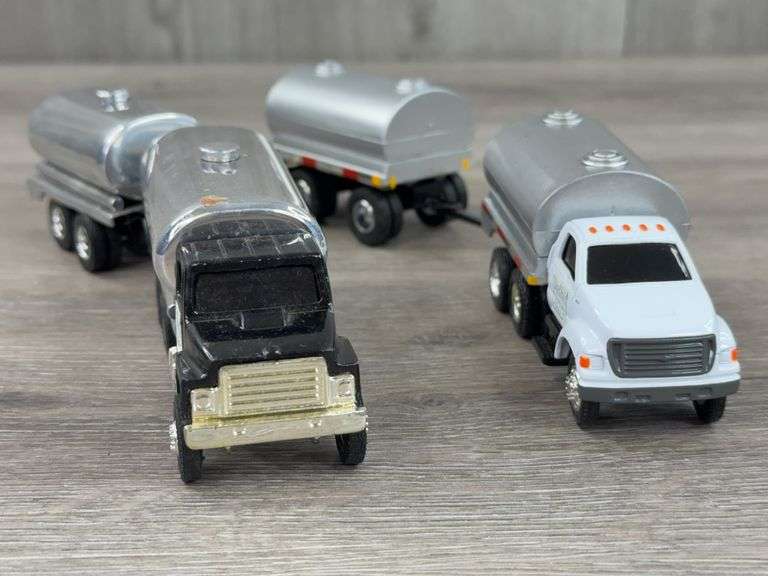 2 Delhi Dairy Tankers & Pups, 1/64, Ertl