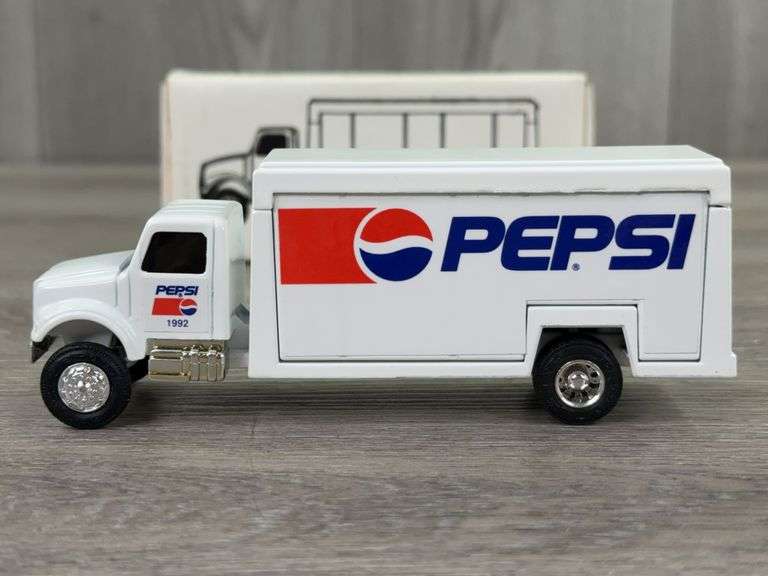 International Navistar Pepsi Beverage Truck, 1/64, Ertl, 1992, #1