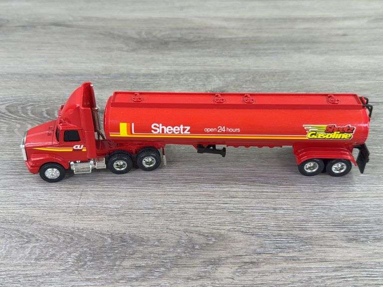 WhiteGMC Aero Conventional Sheetz Gasoline Tractor Tanker, 1/64, Ertl