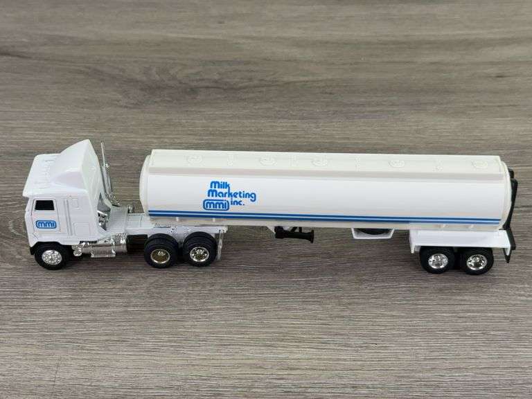 Mack Ultra-Liner Milk Marketing Inc. Tractor Tanker, 1/64, Ertl