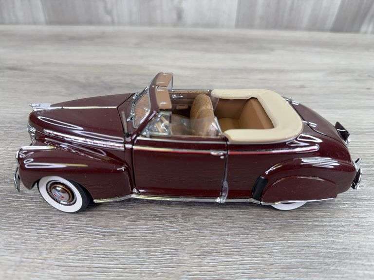 1941 Chevrolet Special Deluxe Maroon Convertible, 1/24, The Danbury Mint, Serial #1379/5000, Limited Edition
