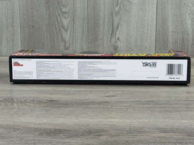 Caterpillar #22 Ward Burton Chase The Race Transporter & Stock Car, 1/64, Racing Champions