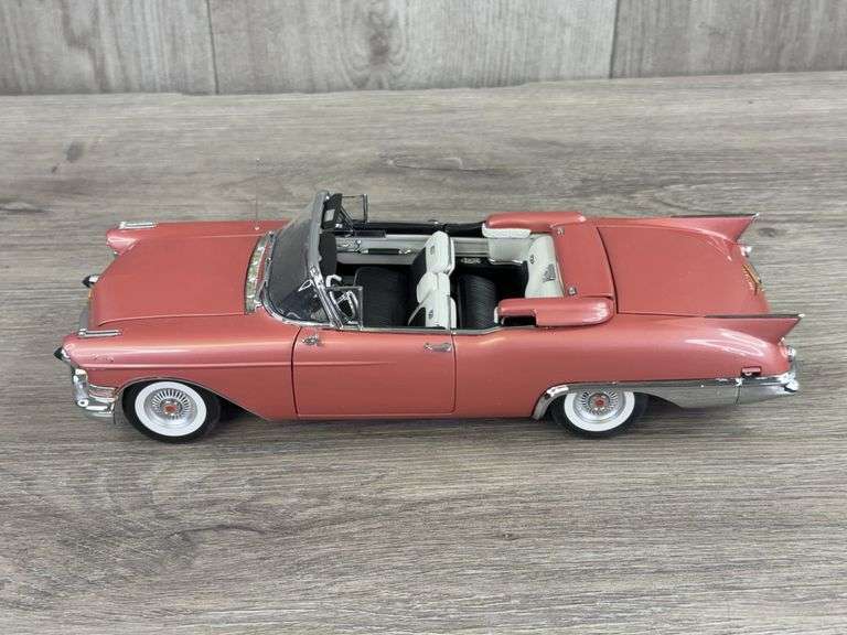 1957 Cadillac Eldorado Biarritz Convertible, Rose/White, 1/24, Danbury Mint, No Paperwork