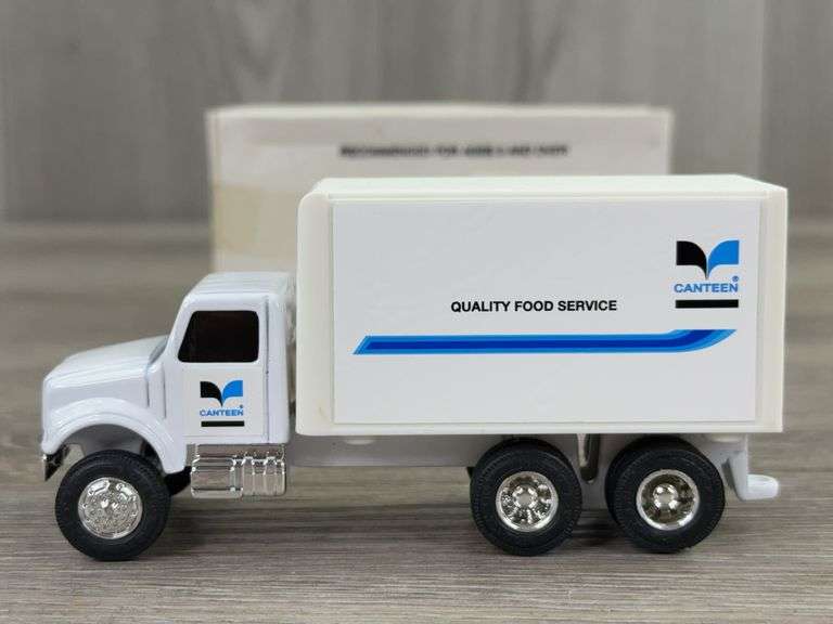 Canteen Quality Food Service Delivery Truck, 1/64, Ertl