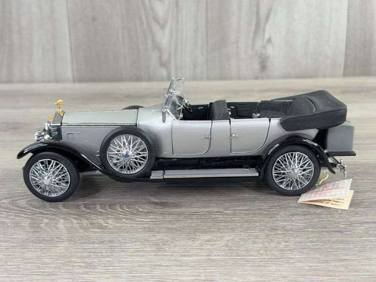 1925 Rolls-Royce Silver Ghost, Silver/Black,1/24, Certificate of Authenticity,  Franklin Mint Precision Models, Styrofoam Included But No Box