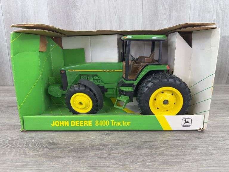 John Deere 8400 MFWD Duals, 1/16, 1994 Special Edition