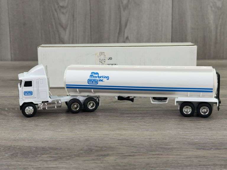 Mack Ultra-Liner Milk Marketing Inc. Tractor Tanker, 1/64, Ertl
