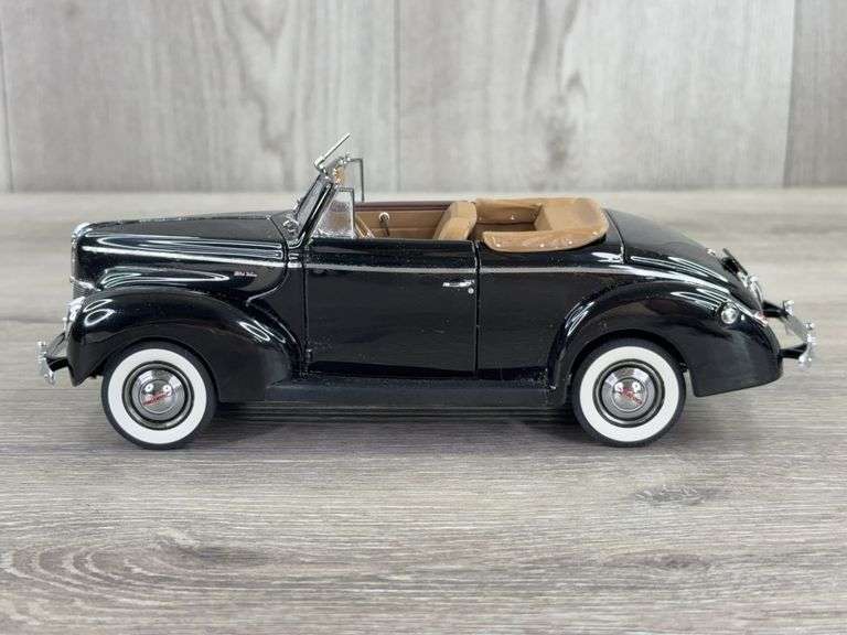 Danbury Mint 1940 Ford Deluxe Coupe Red 1/24 Diecast & Box