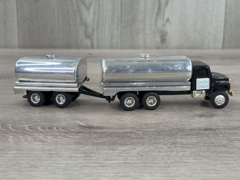 2 Delhi Dairy Tankers & Pups, 1/64, Ertl