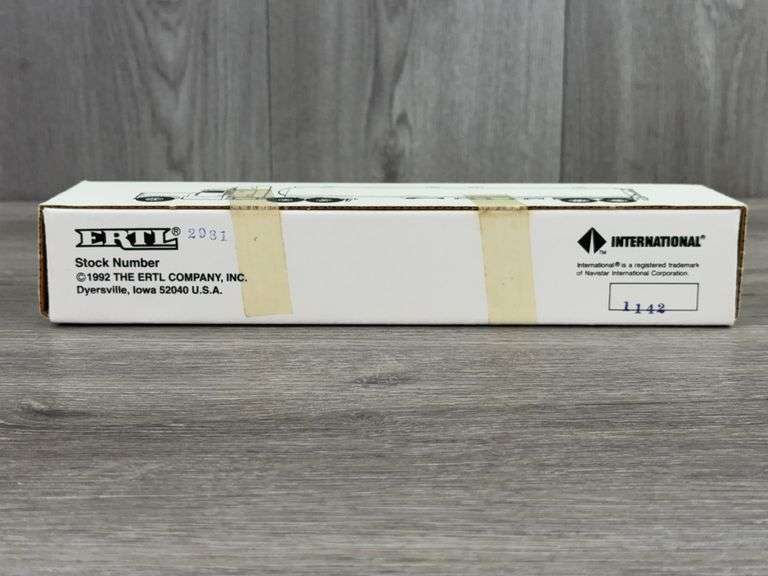 International Navistar Van Manen Oil Tractor Tanker, 1/64, Ertl