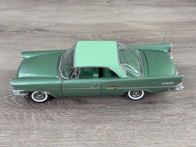 1958 Chrysler New Yorker Hardtop, Spring Green/Cypress Green, 1/24, Danbury Mint, Certificate Of Title