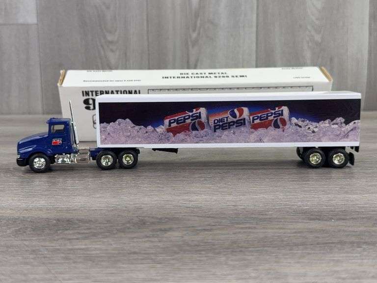 International 9200 Pepsi Semi, 1/64, Scale Models