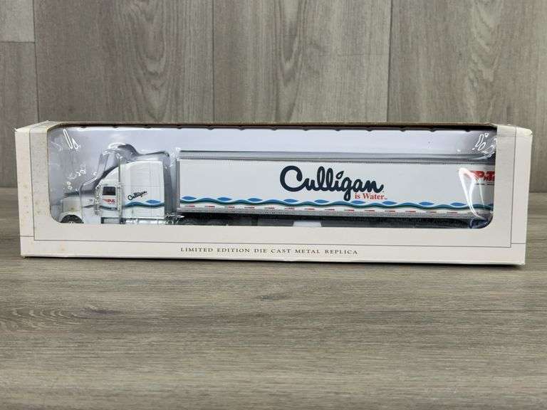 Freightliner Classic XL Culligan Is Water Transporter, 1/64, SpecCast
