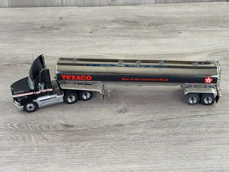 Mack CH 613 Ultimate Texaco Tanker,  1/43, Franklin Mint Precision Models, Certificate Of Authenticity