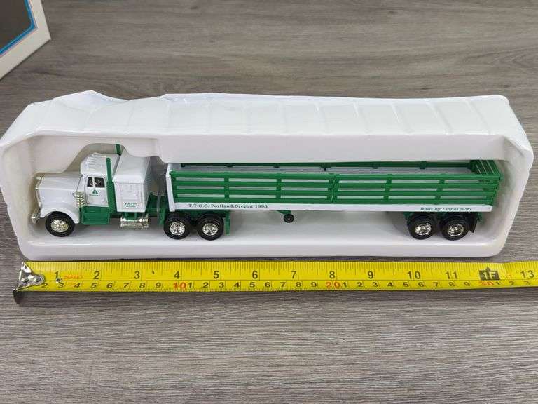 Lionel Weyerhauser T.T.O.S. Portland Oregon 1993 Tractor Trailer, 12", O and O-27 Gauge