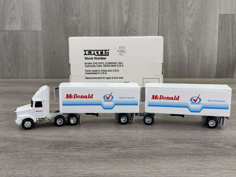 WhiteGMC WCA Conventional Aero McDonald Dairy Products Tractor W/Pup Trailers, 1/64, Ertl