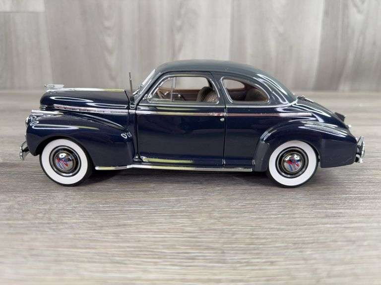 1941 Chevrolet Special Deluxe Blue/Gray Coupe, 1/24, Danbury Mint, #3123/5000, Limited Edition, Certificate Of Title