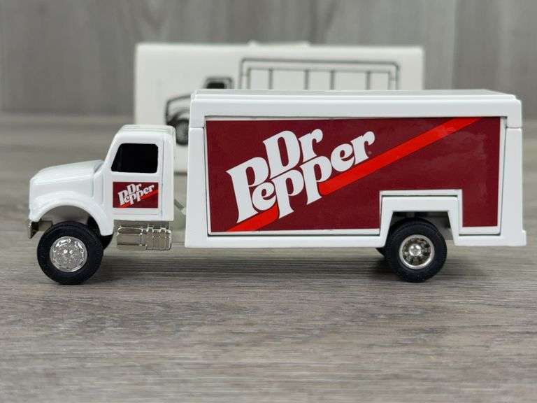 International Navistar Dr. Pepper Beverage Truck, 1/64, Ertl
