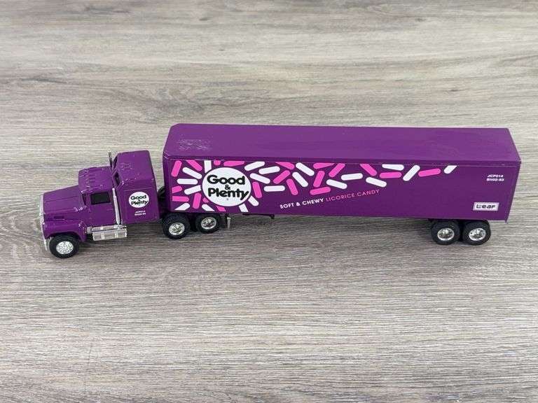 Ford LTL-9000 W/Sleeper Cab & Trailer Good & Plenty, 1/64, Ertl