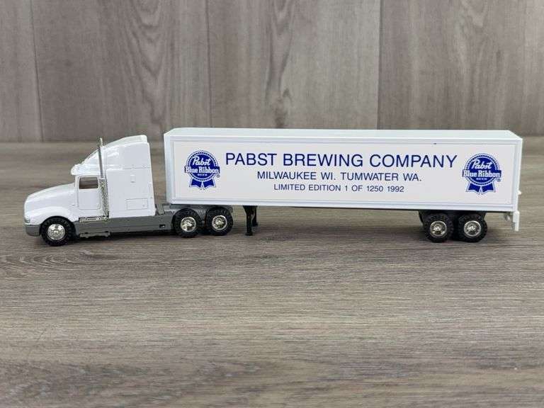 International 9400 Pabst Brewing Company Tractor Trailer, 1/64, Road Champs Inc., 1992 Limited Edition, 1 Of 1250