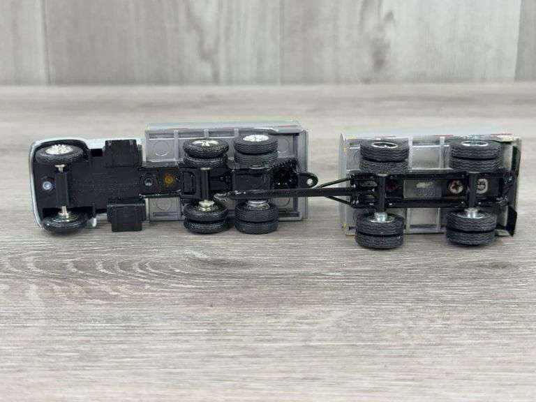 2 Delhi Dairy Tankers & Pups, 1/64, Ertl