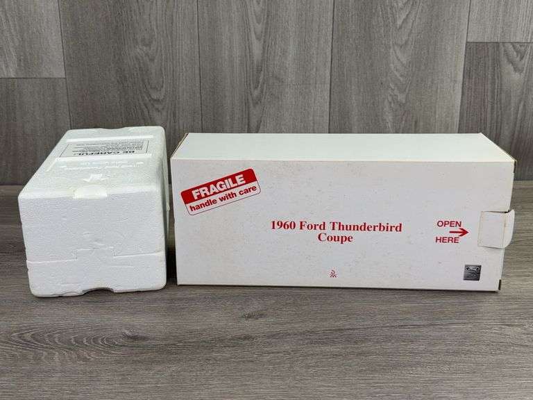 1960 Ford Thunderbird Coupe, Moonroof, Red, 1/24, Danbury Mint