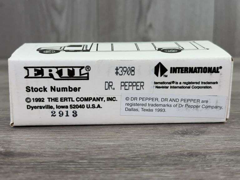 International Navistar Dr. Pepper Beverage Truck, 1/64, Ertl