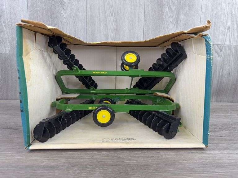 John Deere 220 Power-Flex Disk, 1/16, Ertl Toys