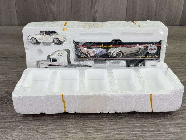 WhiteGMC Integral 1953 Corvette Tractor Trailer Set, 1/64, Ertl, Hamilton Authenticated, Certificate of Authenticity
