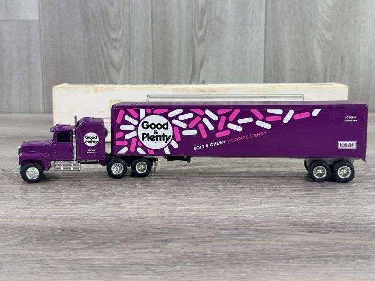 Ford LTL-9000 W/Sleeper Cab & Trailer Good & Plenty, 1/64, Ertl