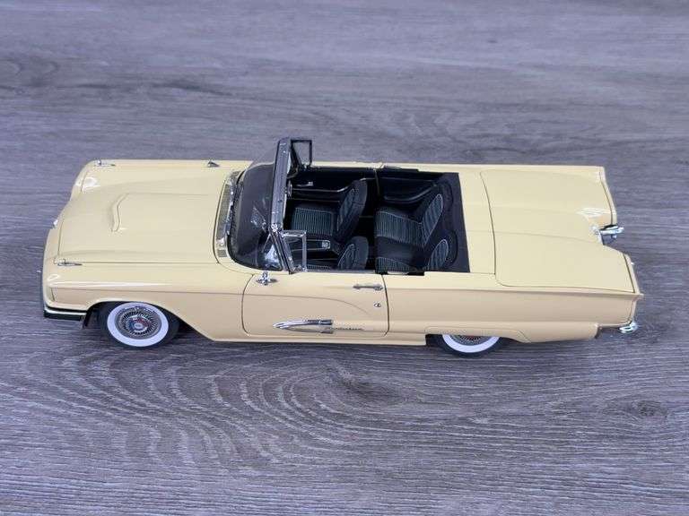 1959 Ford Thunderbird Convertible, Casino Cream, 1/24, Certificate of Title, Limited Edition Serial #2334, Danbury Mint