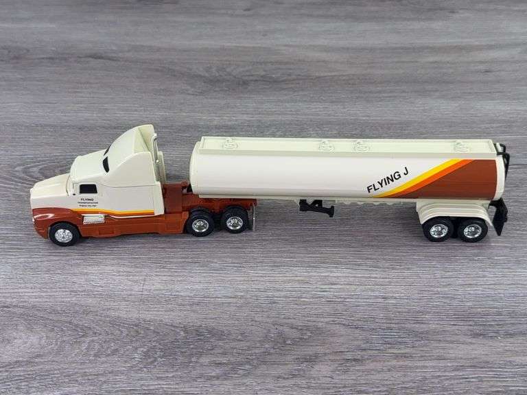 Kenworth T600B Flying J Tractor Trailer, 1/64, Ertl Collectibles