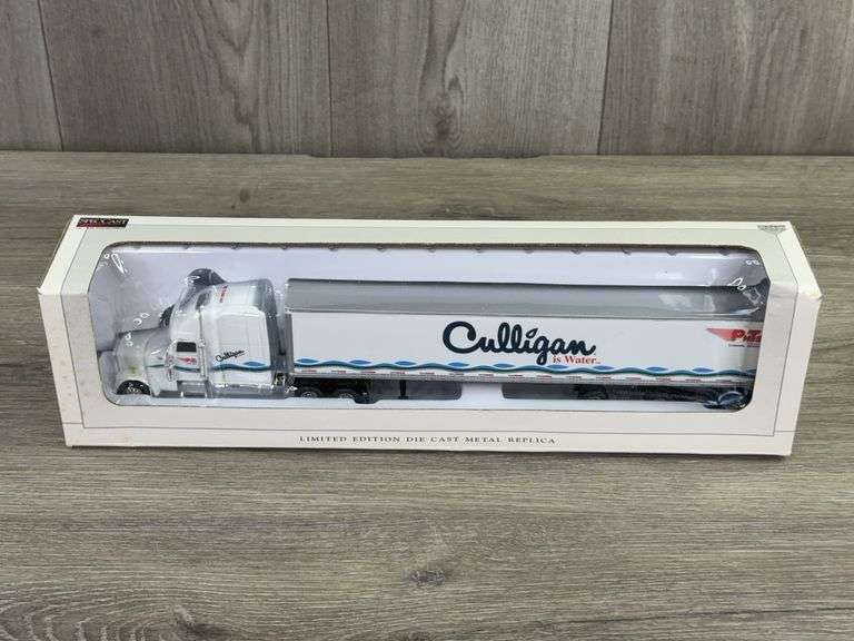Freightliner Classic XL Culligan Is Water Transporter, 1/64, SpecCast