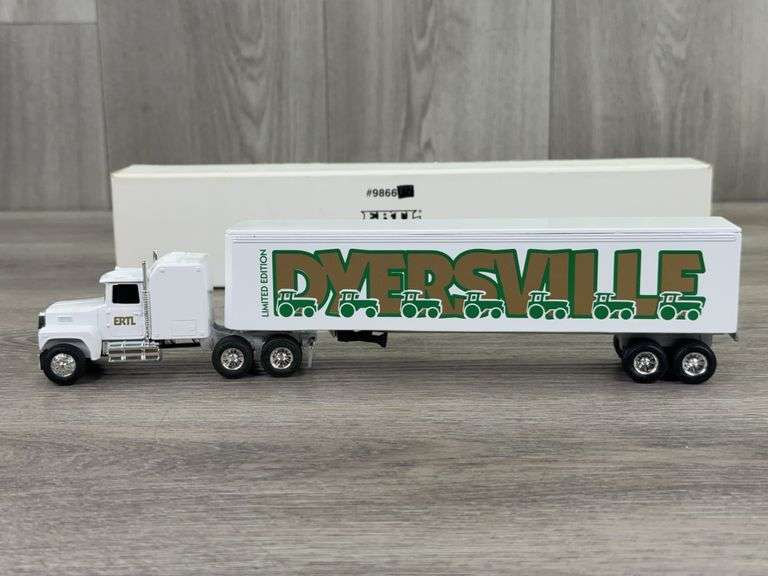 Ford LTL-9000 W/Sleeper Dyersville Tractor Trailer, 1/64, Ertl, Limited Edition