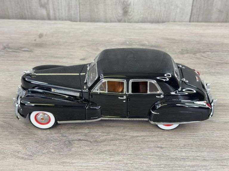 1941 Cadillac Fleetwood 4 Door Sedan, Black, 1/24, Danbury Mint, Certificate Of Title, Series 60 Special