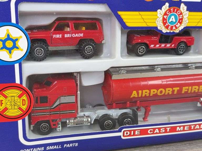 Airport Fire Brigade Action Team Set, Semi & Tanker are 10", Construction Work, Road Tough