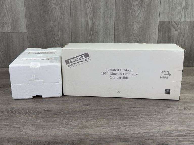 1956 Lincoln Premiere Convertible, Orchid, 1/24,  Limited Edition, Danbury Mint, No Paperwork