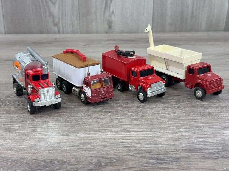 4 Feed Trucks, 1/64, Ertl, Road Champs, Customs