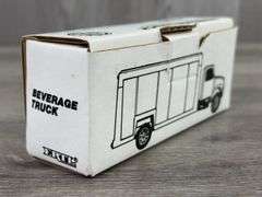 International Navistar Dr. Pepper Beverage Truck, 1/64, Ertl