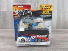 #10 Johnny Benson Valvoline, #10 Scott Riggs Nesquik & John Andretti #43 Cheerios Luxury Rides 1/64, Hot Wheels