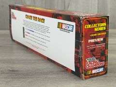 Caterpillar #22 Ward Burton Chase The Race Transporter & Stock Car, 1/64, Racing Champions
