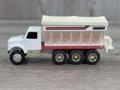 3 Fertilizer Spreaders, 1/64, Ertl,  2 are Custom