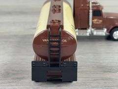 International Navistar Van Manen Oil Tractor Tanker, 1/64, Ertl