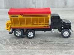 3 Fertilizer Spreaders, 1/64, Ertl,  2 are Custom